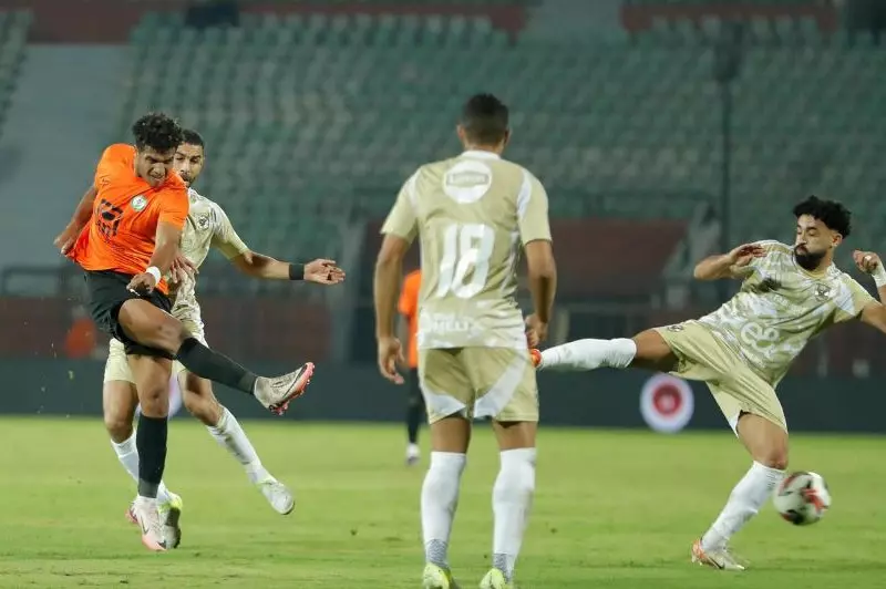 أحمد ربيع لاعب البنك الأهلي خلال مواجهة الأهلي